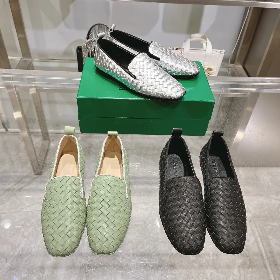 [BV] Top P: 760💰Size for couples: 35-44 (Female 40, Male 38 45, custom-made and non-returnable) (Bottega Veneta) Genuine leather outsole classic woven beanie shoes, two-wear heel set Blessed are the little feet👣👣Comfortable casual shoes that can be worn all year round, made of imported first-layer sheepskin➕fine-quality sheepskin leather, imported sheepskin lining, luxury genuine leather outsole [rose][rose], Bottega Veneta is an Italian luxury brand. Made using traditional Italian leather craftsmanship. .